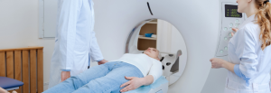 Paciente fazendo exame de imagem